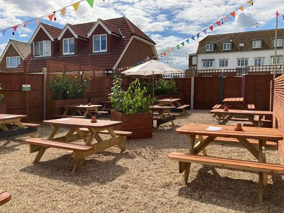 The Greenwich Rooms - Burger&Bird Bar&Restaurant Peacehaven Exterior foto